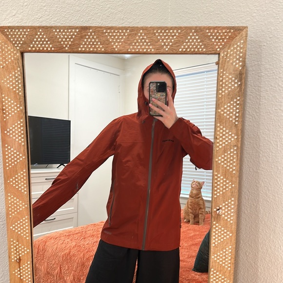 Mammut Outer Shell Jacket. Hooded and rust colored - Picture 2 of 3